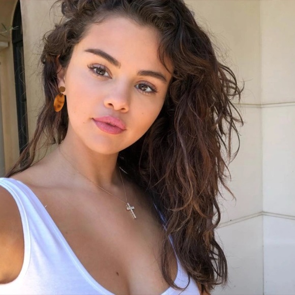 💕LAST ONE Acrylic Oval Earrings - Picture 2 of 5